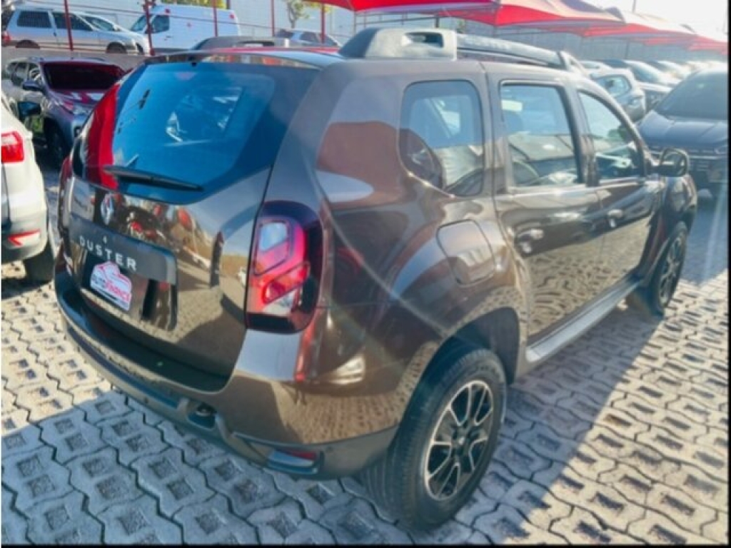 RENAULT DUSTER