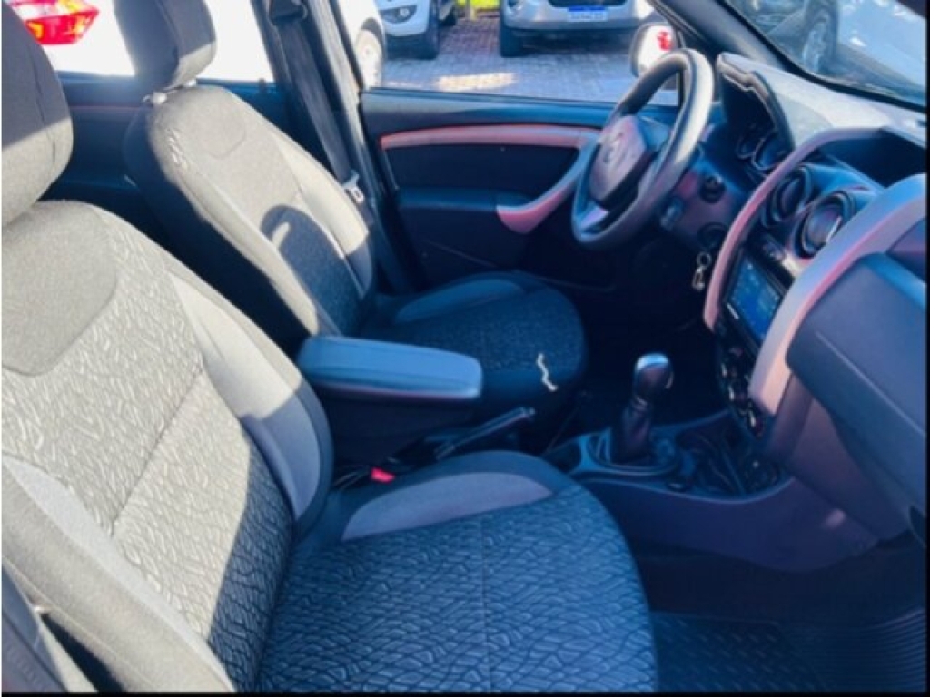 RENAULT DUSTER